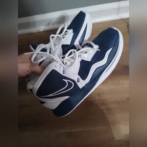 Nike Kyrie Infinity 8 / Size 6 Navy And White